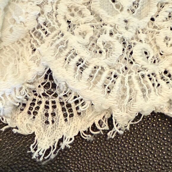 Vince Camuto White Lace Button-Down Shirt with scalloped hemline size medium - Picture 6 of 10